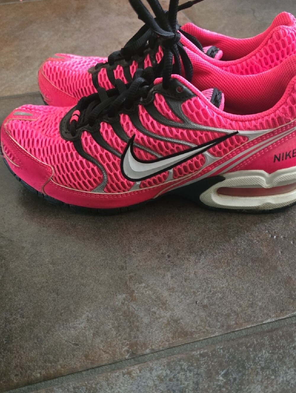 Nike Women’s Pink and Black Athletic Running Shoes - Picture 2 of 3